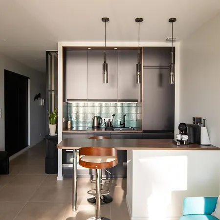 Modern 1-bedroom With Sea View On La Croisette *
